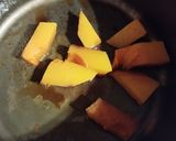 Foto del paso 1 de la receta: Risotto cremoso con hongos de pino y puré de calabaza