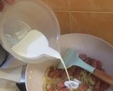 Foto langkah ke 4 dari resep Savory Pancake (Topping Gurih Sosis).