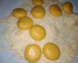 Foto langkah ke 3 dari resep Thumbprint Cookies Strawberry.