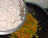 A picture of step 4 of Kanda Poha.