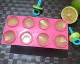 A picture of step 4 of Sweetlime Popsicles.