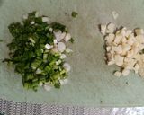 Foto langkah ke 1 dari resep Nasi Telur Ceplok Dengan Scallion Oil.