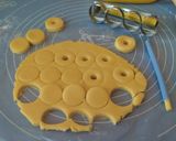 Foto langkah ke 3 dari resep Cookies donat.