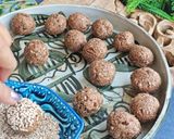 A picture of step 5 of Almond butter bliss bites.
