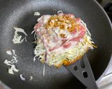 A picture of step 4 of Omu-Okonomiyaki (Japanese as-you-like pancake wrapped with egg).