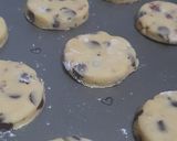 Foto del paso 4 de la receta: Galletitas de vainilla, chispas, almendras y avellanas 🍪🍪🍪