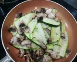 Foto del paso 2 de la receta: Nido de calabacín y champiñones