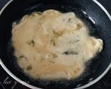Foto del paso 3 de la receta Tortitas fritas de harina y aceitunas, sin huevo