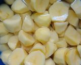 A picture of step 2 of Potatoes porridge.