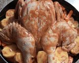 صورة لخطوة 5 من وصفة فروج متبل ومشوي مع الخضار🍗🥔🫑🥕🧅🍅🧄🌶️