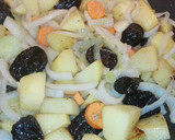Foto del paso 4 de la receta: Lomo con patatas, verduras y ciruelas