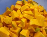 Foto del paso 2 de la receta: Sopa de calabaza, cebolla y queso azul