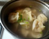 Foto langkah ke 4 dari resep Wonton Soup Homemade.