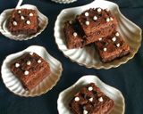 A picture of step 6 of Choco Chip Fudgy Cake.