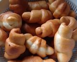 A picture of step 4 of Stuffed Donuts.