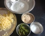 झटपट उपवासाचे थालीपीठ (jhatpat upwasache thalipeeth recipe in marathi) रेसिपी स्टेप 1 फोटो 