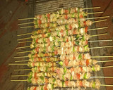 Foto del paso 5 de la receta: Brochetas de pollo marinado a la parrilla