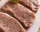 Foto del paso 1 de la receta: Medallones de cerdo al romero y limón 🍋