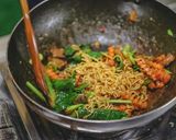 รูปขั้นตอนการทำที่ 18 ของ ผัดมาม่าปลากระป๋อง ประหยัดงบ อิ่มอร่อย อยู่ท้องสุดๆ