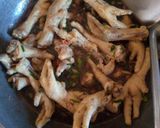 Foto langkah ke 6 dari resep Ceker Ayam Masak Kecap.