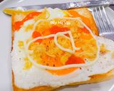 Hình bước làm 3 của món Bánh mì sandwich trứng ốp la