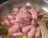Foto del paso 4 de la receta: Longaniza al vermú con verduras