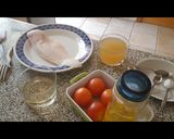 Foto del paso 1 de la receta: Filete de Merluza en Salsa de Tomate, Ajo y Albahaca