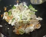 Foto langkah ke 5 dari resep Bihun goreng.