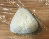 Foto del paso 5 de la receta: Onigiri (bolas de arroz) por Haku de "El viaje de Chihiro"