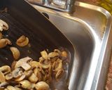 A picture of step 3 of Mushroom and sausage sandwich.