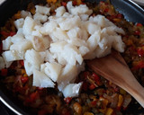 Foto del paso 2 de la receta: Tortilla de bacalao y pimientos
