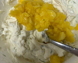Foto del paso 2 de la receta: Rollitos de salmón ahumado con crema de queso y mango