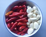 A picture of step 1 of Garlic chilli paste.