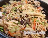 『台式海鮮什錦炒麵』快炒店的平民美食的食譜步驟10照片