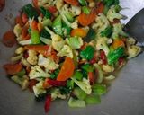 Foto langkah ke 5 dari resep CapCai Goreng Ekonomis.