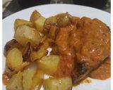 Foto del paso 3 de la receta: Rabadilla con papas rústicas a la sartén de hierro y salsa mixta