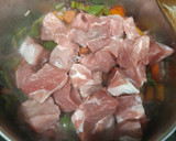 Foto del paso 4 de la receta: Cerdo estofado al vino tinto