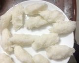 Hình bước làm 3 của món Rong biển cuộn cơm cá hồi