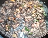 Foto del paso 3 de la receta: Arroz meloso marinero en tinta