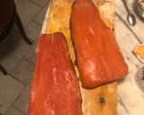 Foto del passaggio 5 della ricetta Salmone affumicato di Natale fatto in casa