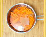 Foto del paso 2 de la receta: Zanahorias Guisadas al Aroma de Cúrcuma