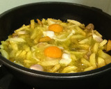 Foto del paso 2 de la receta: Sartén de patatas, huevos y morcillas