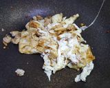 รูปขั้นตอนการทำที่ 5 ของ คั่วไก่เส้นไข่ขาว
