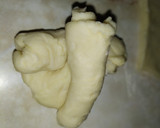 Foto del paso 4 de la receta: Pan con grasa o cuernitos en panetera