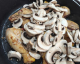 Foto del paso 2 de la receta: Jamoncito de pollo en salsa con champiñones