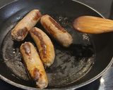 Foto del paso 1 de la receta: Espinacas frescas con uva caramelizada y salchicha criolla dorada