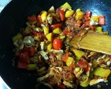 A picture of step 4 of Red sauce pasta.