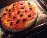صورة لخطوة 2 من وصفة بيتزا العجينة الجاهزة 🍕