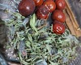 عکس مرحله 1 از دستور دمنوش آویشن و عناب