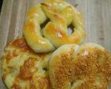Foto langkah ke 8 dari resep Garlic Cheese Soft Pretzels.